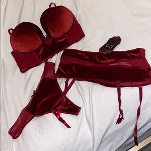 Maidenform Red Velvet Lingerie Set